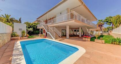 Beach Villa Catalina for eight people with pool