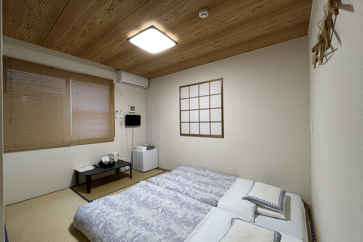 japanese style room | desk, blackout curtains, soundproofing, free wifi