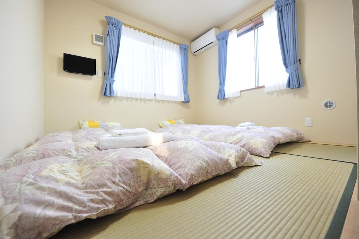 Desk, blackout curtains, soundproofing, free WiFi