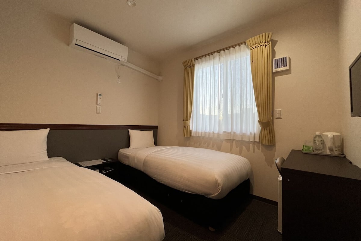 standard room | desk, blackout curtains, soundproofing, free wifi
