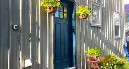 Marathon Historic Apartments- Studio sleeps 4-heart of Downtown charming studio