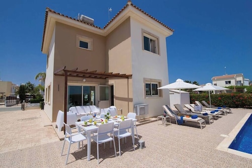 Villa Oceania 21 is located away from the hustle and bustle of nearby Ayia Napa