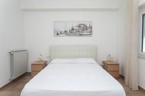 3 bedrooms, bed sheets