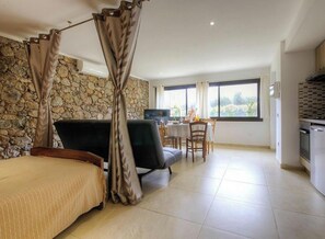 Iron/ironing board, travel crib, free WiFi, bed sheets