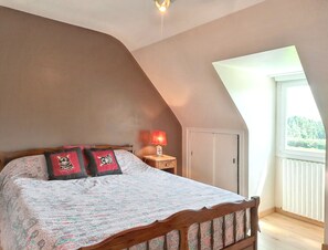 3 bedrooms, iron/ironing board, WiFi