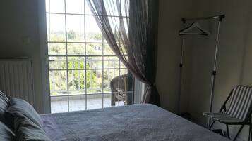 1 habitación, tabla de planchar con plancha, wifi gratis y ropa de cama