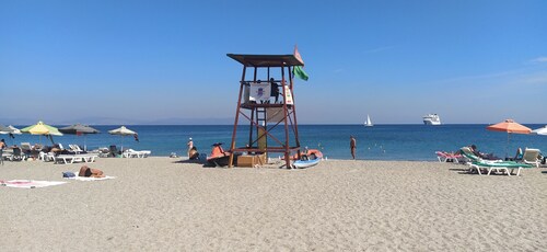 Bright apartment just a minute from the beach