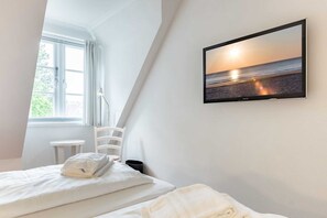 3 makuuhuonetta, vauvan matkasänky, Wi-Fi, vuodevaatteet