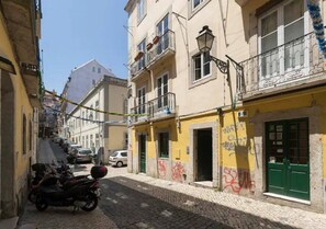 Exterior - Artsy Studio in the City Center (Lisboa)