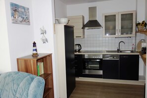 Refrigerador, horno, lavavajillas, cafetera/tetera