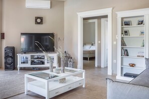 TV connectée, jeux vidéo, lecteur de DVD, livres