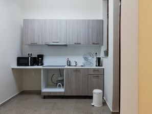 Fridge, microwave, oven, coffee/tea maker