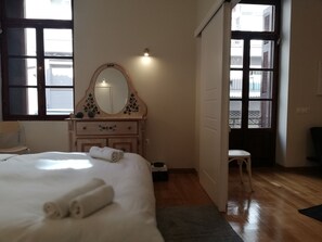 2 Schlafzimmer, Zimmersafe, Bügeleisen/Bügelbrett, WLAN