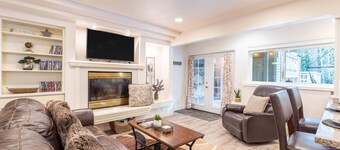 Wooded Oasis
A Modern & Cosy MIL Suite with a Private Hot Tub & Pool.