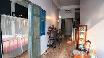 1 bedroom, iron/ironing board, internet, bed sheets