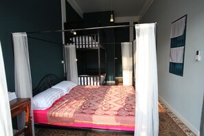 1 chambre, fer et planche à repasser, accès Internet, draps fournis