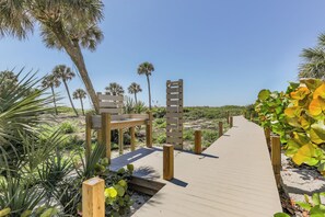 Terrace/patio - SOUTH SEAS BEACH VILLA 2428 | Captiva Condo In South Seas With Gulf Views! (Captiva)