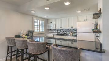 雪櫃、焗爐、爐具、洗碗機