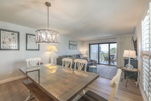 Living area - SOUTH SEAS BEACH VILLA 2428 | Captiva Condo In South Seas With Gulf Views! (Captiva)