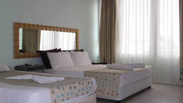 Triple Room | Egyptian cotton sheets, premium bedding, minibar, desk