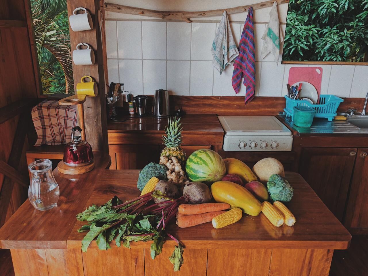 Réfrigérateur, four, cafetière/bouilloire, grille-pain