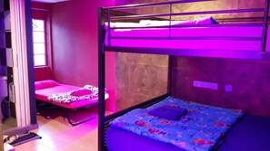 5 bedrooms, desk, free WiFi