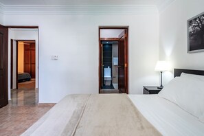 3 bedrooms, iron/ironing board, WiFi, bed sheets