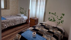 Blackout drapes, WiFi (free) - Ukumari B&B (Cusco)