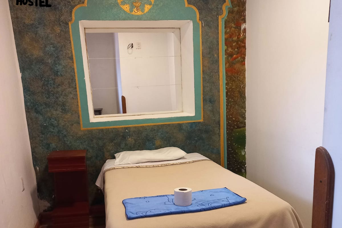 Single Room, Shared Bathroom | Blackout drapes, free WiFi