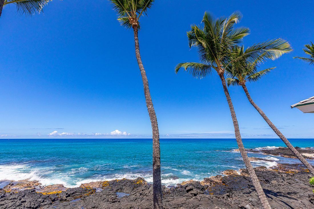 Piece of heaven! Enjoy the sounds of ocean and beautiful sunsets. Explore the nearby beach.