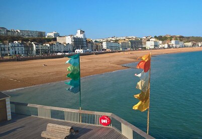 Location Location! Spacious 2 Bed Apt Hastings - Country & Sea Views