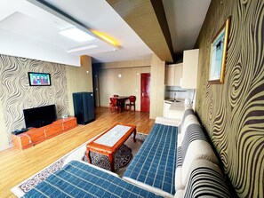 Phòng đôi cơ bản, 1 phòng ngủ | Khu phòng khách | TV LED 32-inch có truyền hình cáp, TV 