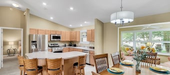 Everything! 3/2, FREE golf & 4-seat cart, Resident passes, pets, Lake Sumter Sq.