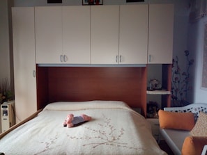 1 bedroom, iron/ironing board, bed sheets