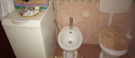 Haartrockner, Handtücher, Seife, Shampoo