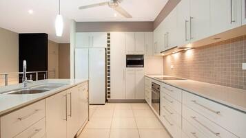 Kamar, Beberapa Tempat Tidur | Dapur pribadi | Lemari es besar, microwave, oven, dan kompor