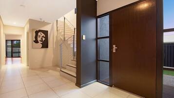 Pintu masuk interior