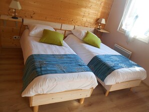 3 slaapkamers, een strijkplank/strijkijzer, wifi, beddengoed