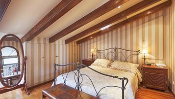 2 chambres, coffres-forts dans les chambres, Wi-Fi, draps fournis