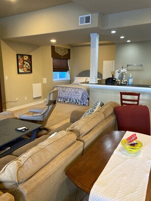 1 camera, una cassaforte in camera, ferro/asse da stiro, Wi-Fi gratuito