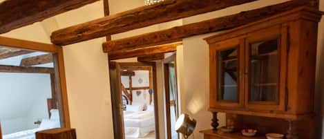 4 chambres, fer et planche à repasser, Wi-Fi, draps fournis
