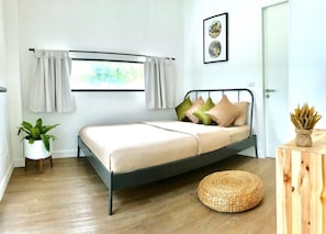 3 bedrooms, in-room safe, iron/ironing board, WiFi