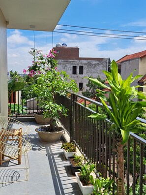 Courtyard view - Tam coc Paradise Homestay (Hoa Lu)