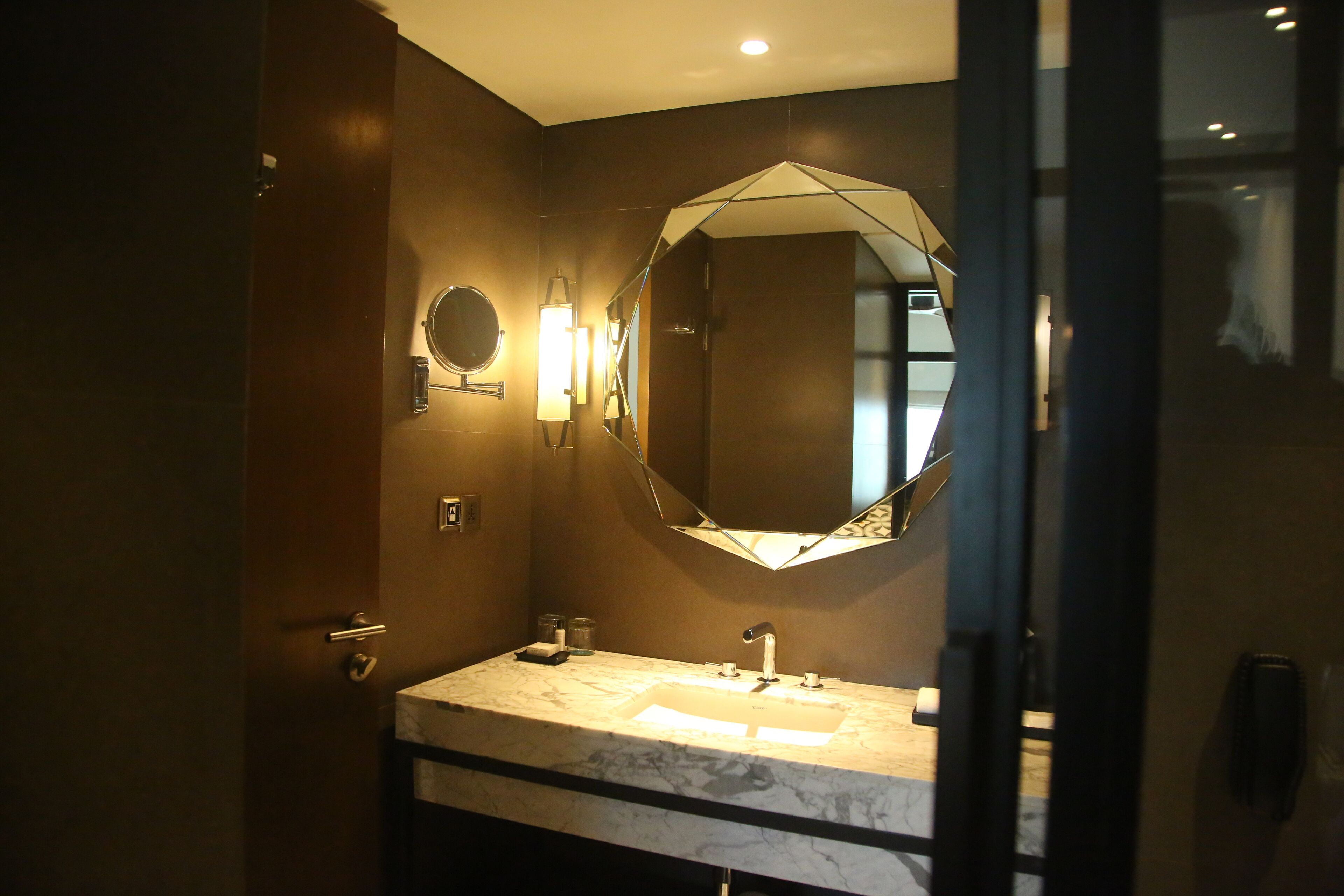 shower, rainfall showerhead, free toiletries, hair dryer