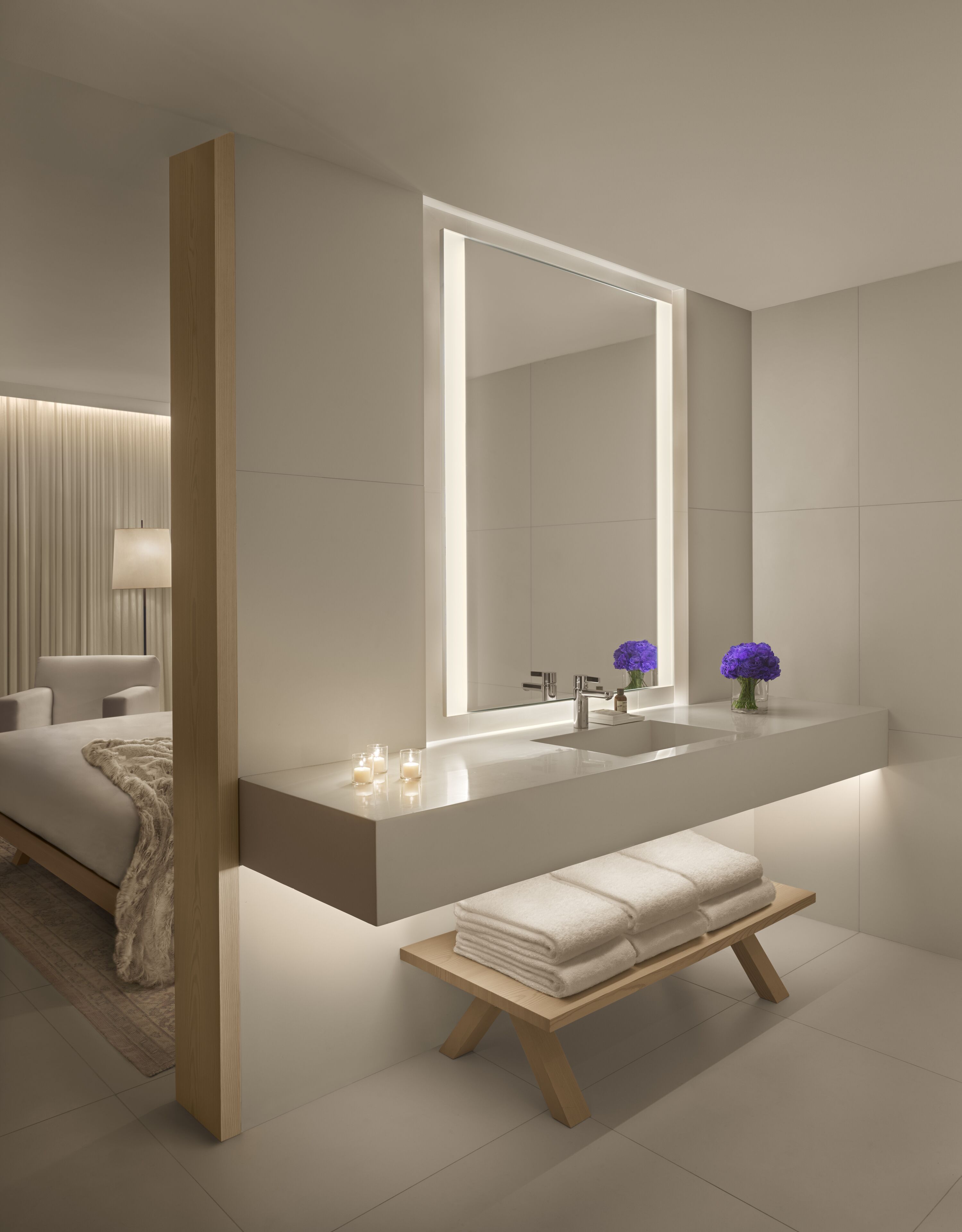 Amenidades de baño de diseñador, secadora de cabello, batas, pantuflas 