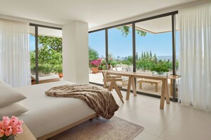 Premier Suite, 1 King Bed with Sofa bed | Hypo-allergenic bedding, pillow-top beds, minibar, in-room safe