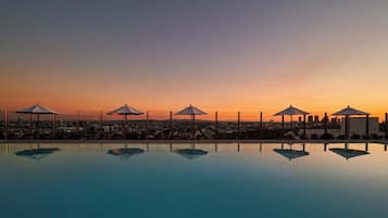 Outdoor pool, cabanas (surcharge), pool umbrellas