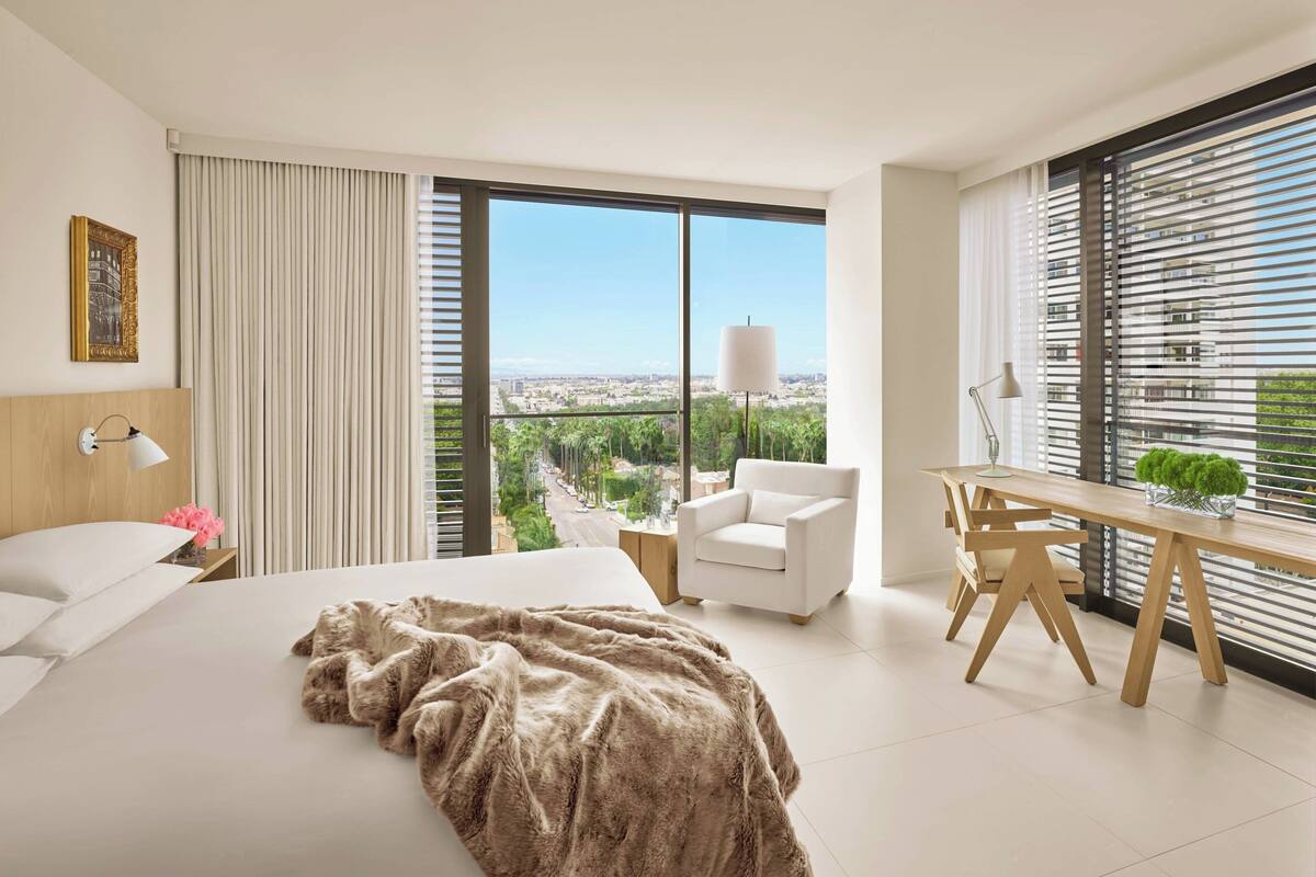 loft, 1 king bed | 1 bedroom, hypo-allergenic bedding, pillow-top beds, minibar