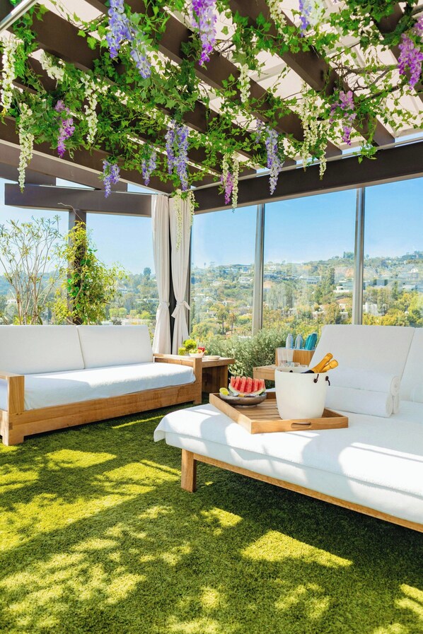 Outdoor pool, pool cabanas (surcharge), pool umbrellas