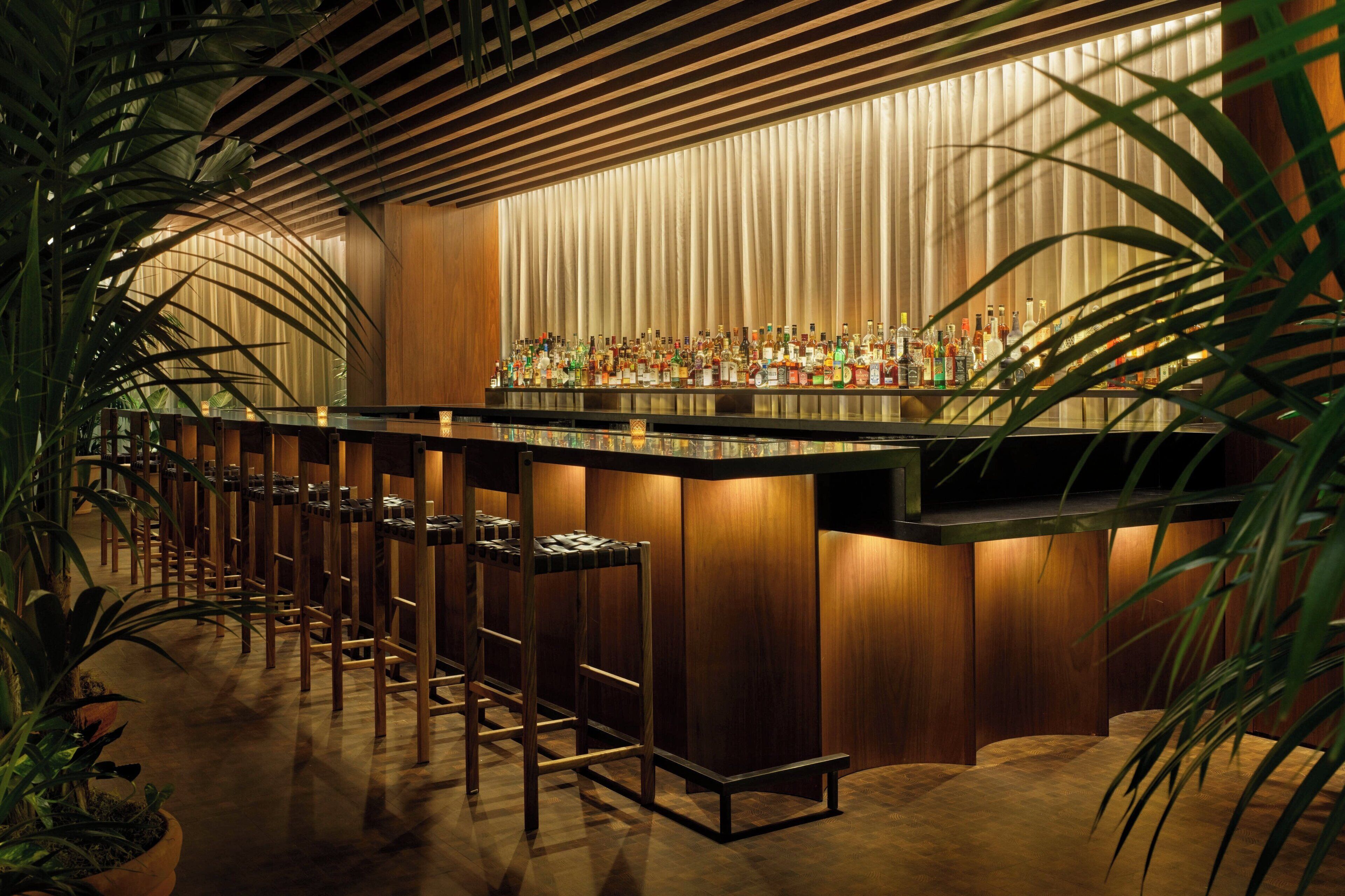 4 bars/lounges, rooftop bar, lobby lounge, cocktail bar